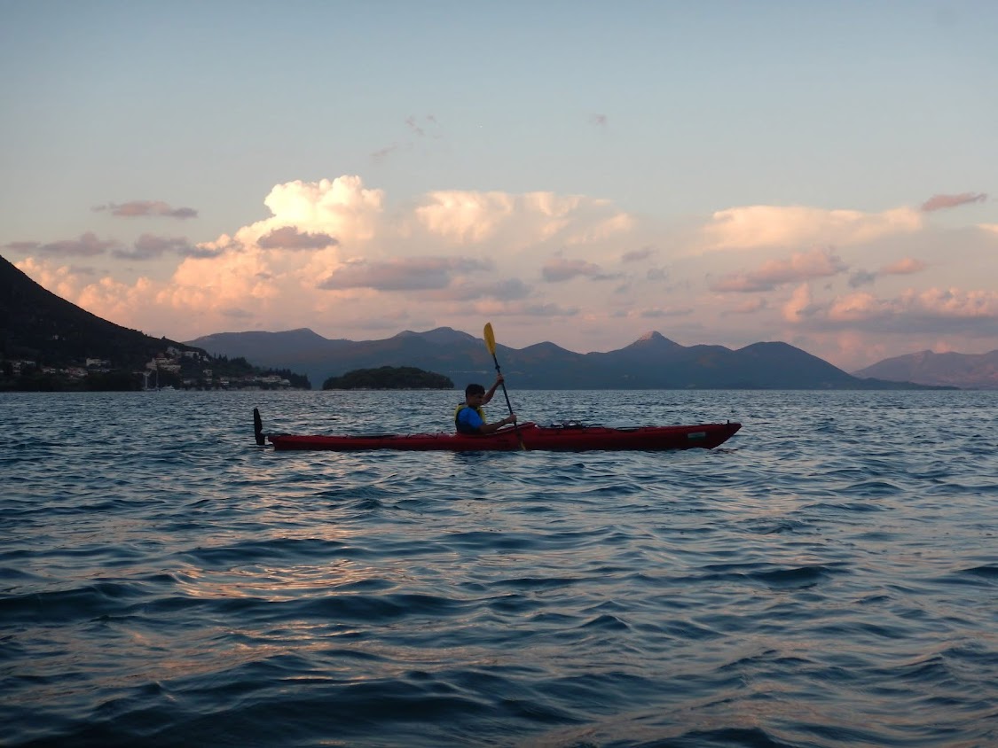 Каяк турове - активност в Базов Лагер Стрелча